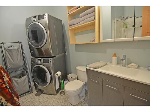 8907 Martens Road, Slocan, BC - Indoor Photo Showing Laundry Room