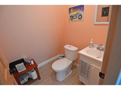 8907 Martens Road, Slocan, BC - Indoor Photo Showing Bathroom
