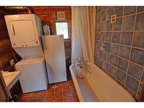 8907 Martens Road, Slocan, BC - Indoor Photo Showing Laundry Room