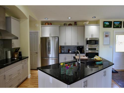 1111 Fox Tree Road, Lister, BC - Indoor Photo Showing Kitchen