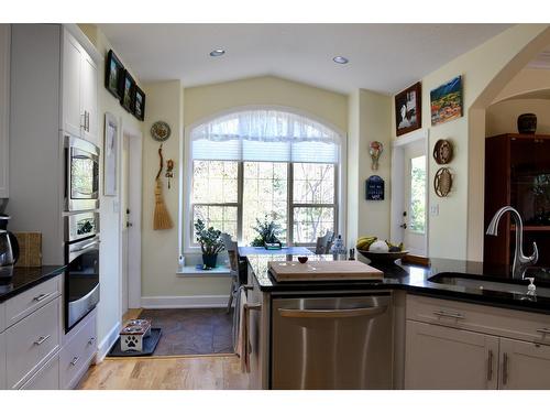 1111 Fox Tree Road, Lister, BC - Indoor Photo Showing Kitchen