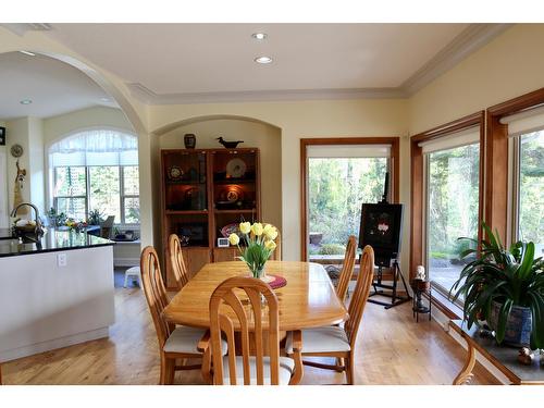 1111 Fox Tree Road, Lister, BC - Indoor Photo Showing Dining Room