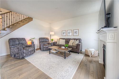 25 Anderson Road, Brantford, ON - Indoor Photo Showing Living Room