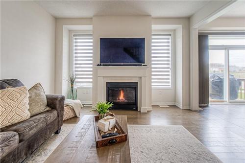 25 Anderson Road, Brantford, ON - Indoor Photo Showing Living Room With Fireplace