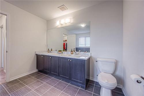 25 Anderson Road, Brantford, ON - Indoor Photo Showing Bathroom