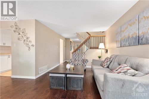 1109 Des Forets Avenue, Ottawa, ON - Indoor Photo Showing Living Room