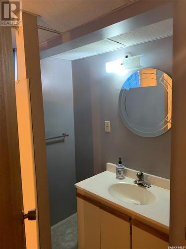 304 Hugo Avenue, Saskatoon, SK - Indoor Photo Showing Bathroom