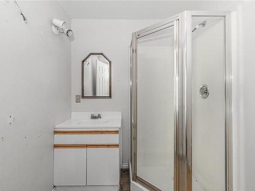 130 Monteith Rd, Salt Spring, BC - Indoor Photo Showing Bathroom
