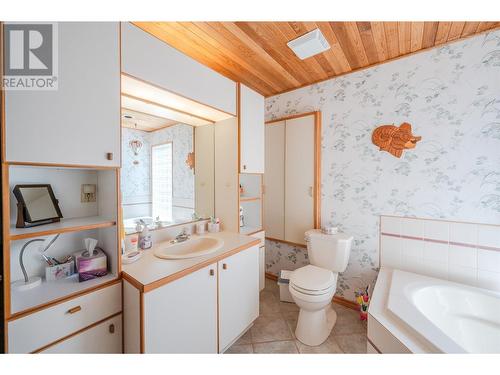 115 Cedar Avenue, Kaleden, BC - Indoor Photo Showing Bathroom