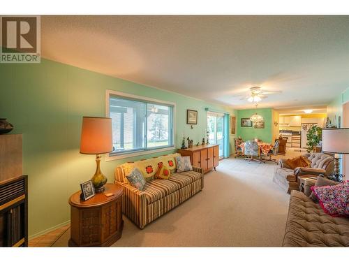115 Cedar Avenue, Kaleden, BC - Indoor Photo Showing Living Room