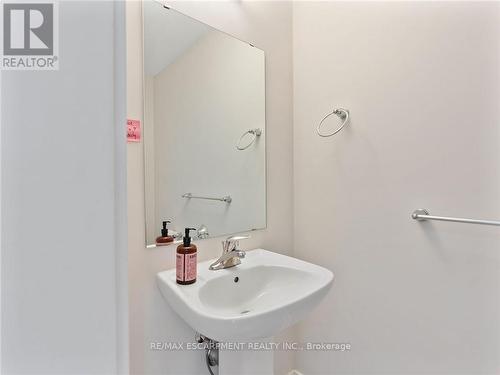 44 Trailside Dr, Haldimand, ON - Indoor Photo Showing Bathroom