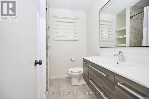 30 Colonial St, Welland, ON - Indoor Photo Showing Bathroom