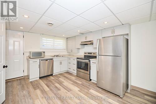 30 Colonial St, Welland, ON - Indoor Photo Showing Kitchen