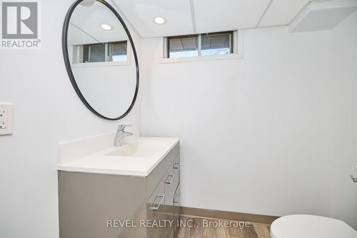30 Colonial St, Welland, ON - Indoor Photo Showing Bathroom