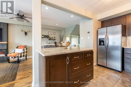 123 Donald Bell Dr, Hamilton, ON - Indoor Photo Showing Kitchen