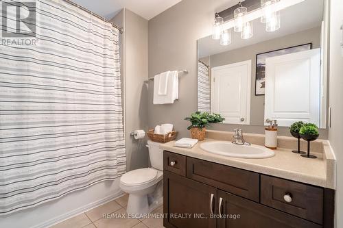 123 Donald Bell Dr, Hamilton, ON - Indoor Photo Showing Bathroom