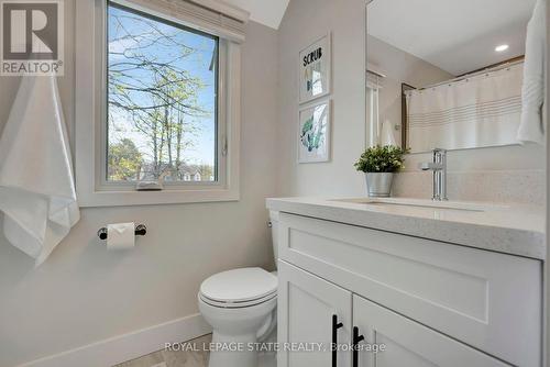 380 Melanie Cres, Hamilton, ON - Indoor Photo Showing Bathroom