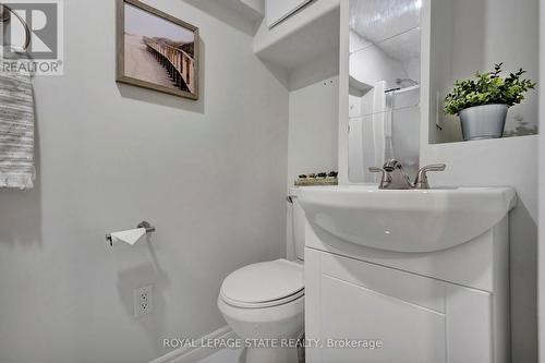 380 Melanie Cres, Hamilton, ON - Indoor Photo Showing Bathroom