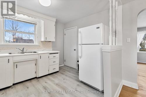 3 Lincoln Ave, St. Catharines, ON - Indoor Photo Showing Kitchen With Double Sink