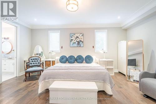 374 Woodworth Drive W, Hamilton, ON - Indoor Photo Showing Bedroom