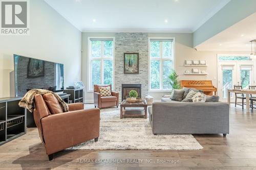 374 Woodworth Dr W, Hamilton, ON - Indoor Photo Showing Living Room With Fireplace