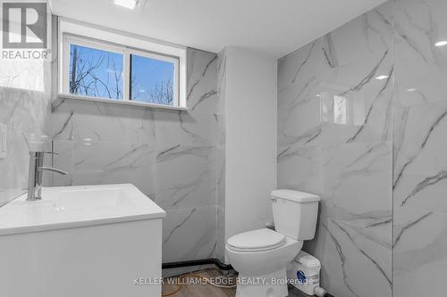 9393 South Chippawa Rd, West Lincoln, ON - Indoor Photo Showing Bathroom