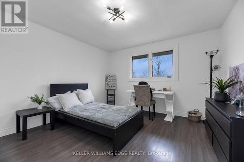 9393 South Chippawa Rd, West Lincoln, ON - Indoor Photo Showing Bedroom
