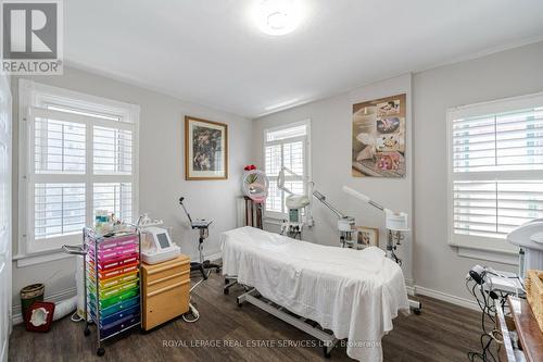 123 Market Street, Hamilton, ON - Indoor Photo Showing Bedroom