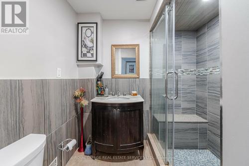123 Market Street, Hamilton, ON - Indoor Photo Showing Bathroom