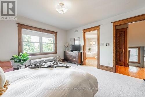 226 Mountain Park Ave, Hamilton, ON - Indoor Photo Showing Bedroom