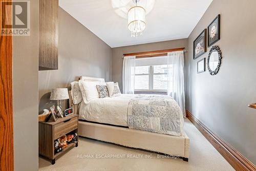 226 Mountain Park Ave, Hamilton, ON - Indoor Photo Showing Bedroom