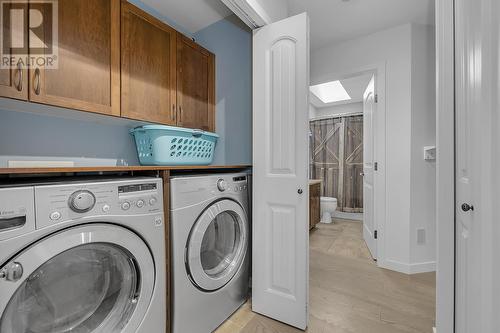 2406 Cobblestone Road, West Kelowna, BC - Indoor Photo Showing Laundry Room