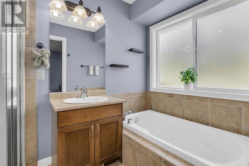 2406 Cobblestone Road, West Kelowna, BC - Indoor Photo Showing Bathroom