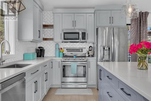 2406 Cobblestone Road, West Kelowna, BC - Indoor Photo Showing Kitchen