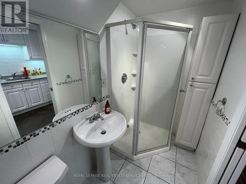1394 Constance Dr, Oakville, ON - Indoor Photo Showing Bathroom