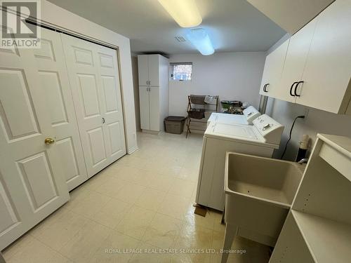 1394 Constance Dr, Oakville, ON - Indoor Photo Showing Laundry Room