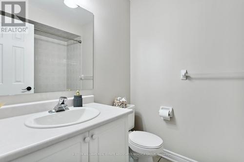 18 Prince Cres, Brampton, ON - Indoor Photo Showing Bathroom
