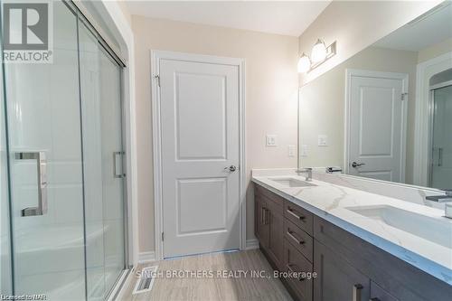 27 Mcmann Drive, Thorold, ON - Indoor Photo Showing Bathroom