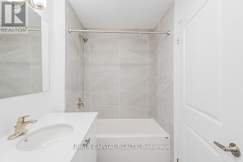 203 - 19A West Street N, Kawartha Lakes, ON - Indoor Photo Showing Bathroom