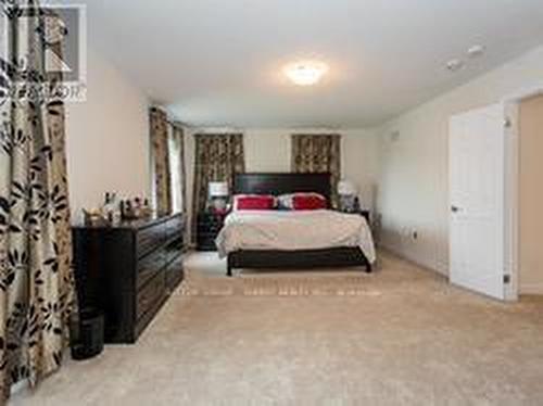 407 Linden Drive, Cambridge, ON - Indoor Photo Showing Bedroom