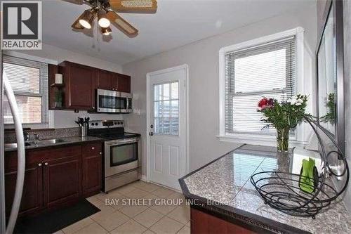 26 Innismore Cres E, Toronto, ON - Indoor Photo Showing Kitchen