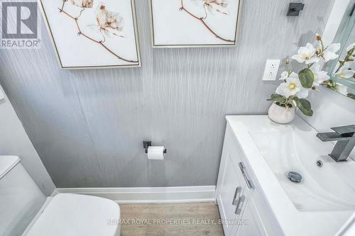 519 Greenwood Ave, Toronto, ON - Indoor Photo Showing Bathroom