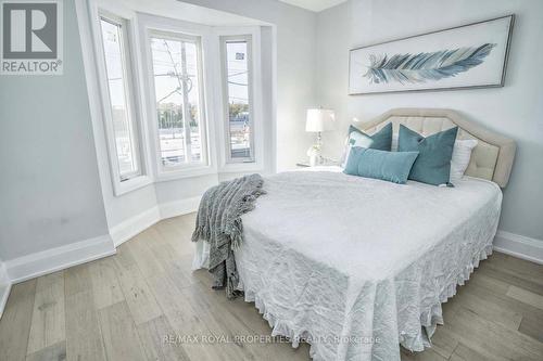 519 Greenwood Ave, Toronto, ON - Indoor Photo Showing Bedroom