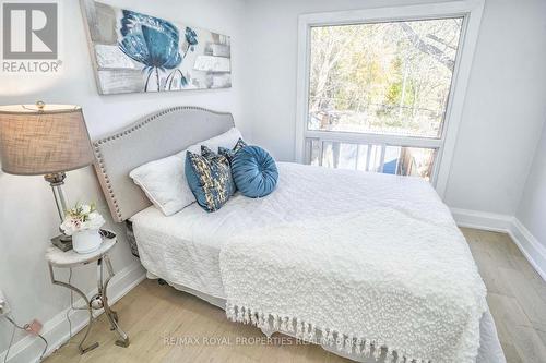 519 Greenwood Ave, Toronto, ON - Indoor Photo Showing Bedroom