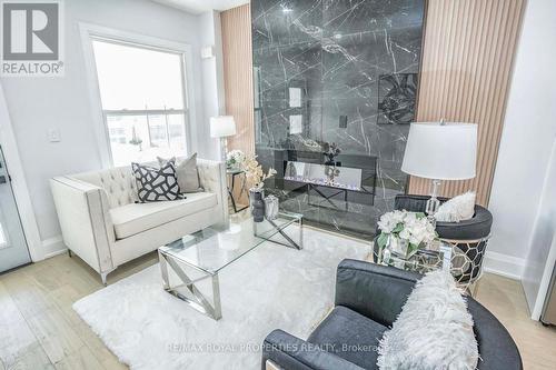 519 Greenwood Ave, Toronto, ON - Indoor Photo Showing Living Room