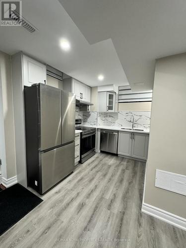 140 Auckland Drive, Whitby, ON - Indoor Photo Showing Kitchen