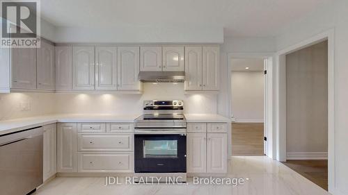 11 Hialeah Cres, Whitby, ON - Indoor Photo Showing Kitchen