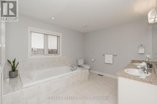 24 Cayton Cres, Bradford West Gwillimbury, ON - Indoor Photo Showing Bathroom