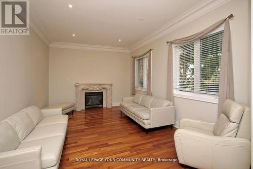190 Lawrence Ave, Richmond Hill, ON - Indoor Photo Showing Living Room With Fireplace