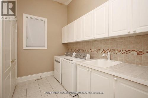 190 Lawrence Ave, Richmond Hill, ON - Indoor Photo Showing Laundry Room